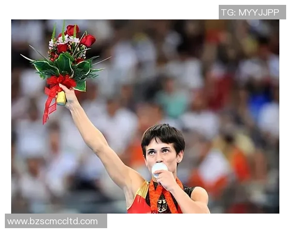 双国籍足球明星的传奇人生与跨国荣耀之路